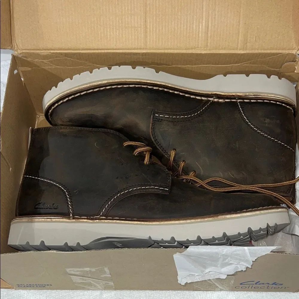Clarks Men's Distressed Brown Chukka Boots